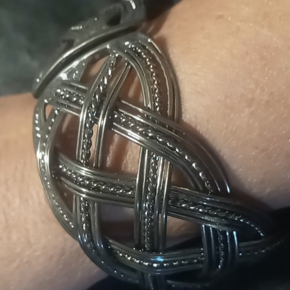 Blackened & braided wire hinged bracelet - Picture 2 of 4